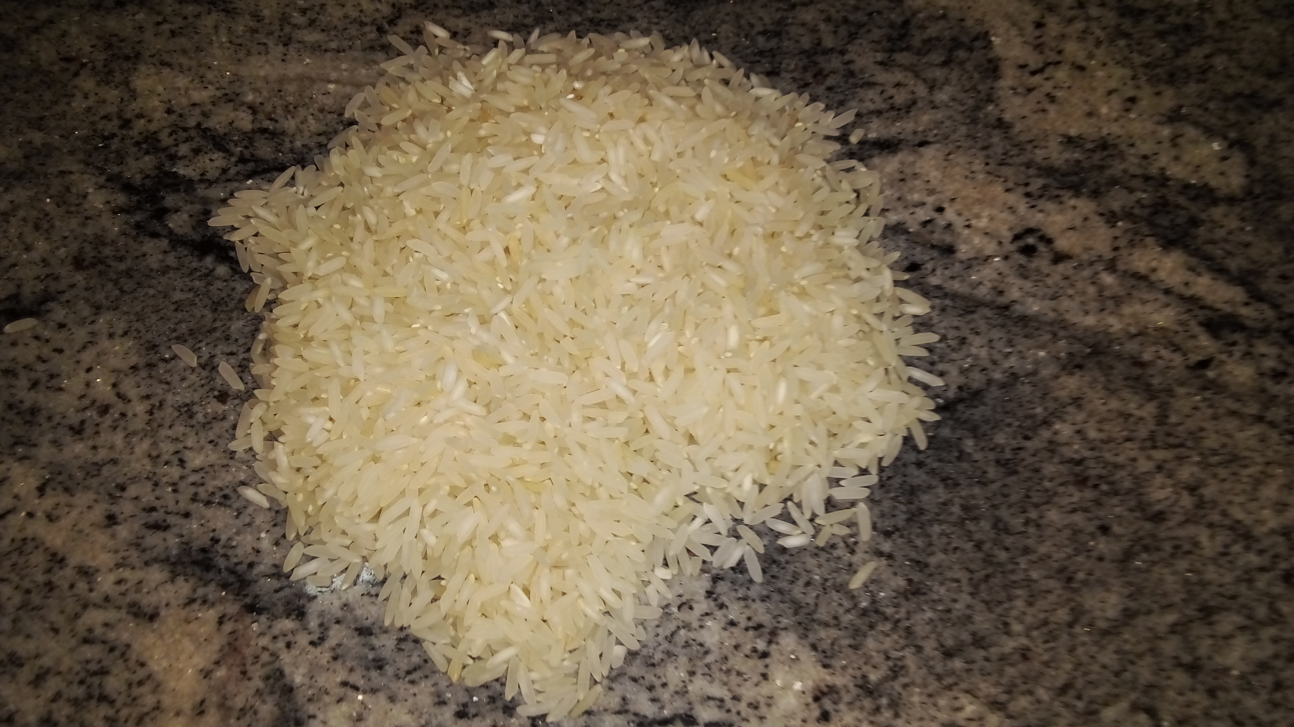 Arroz cru em grãos